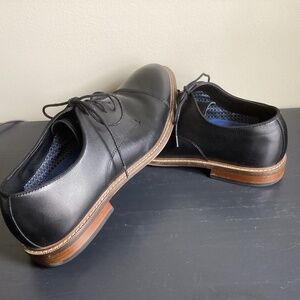 Men’s Vince Camuto Larson Cap Toe Black Leather Dress Shoes Size 11-Very nice